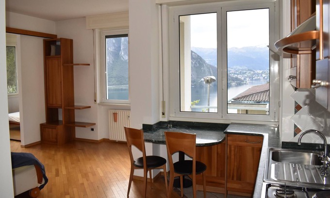 Campione d'Italia Apartamento | Apartamento luminoso con vistas al lago y balcón
