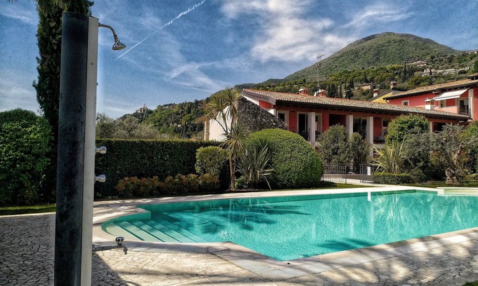 Toscolano Maderno Apartamento | Apartamento luminoso en una prestigiosa residencia.