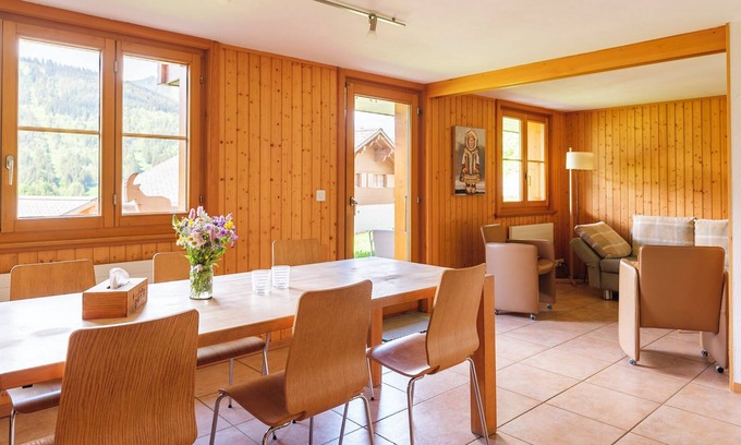 Ormont-Dessus Apartamento | Apartamento luminoso con bonitas vistas de las montañas y el pueblo