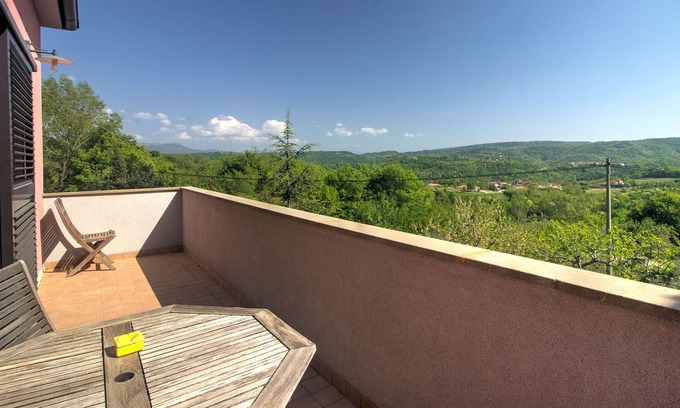 Truske Apartamento | Luminoso apartamento en Truske, Eslovenia con Piscina compartida