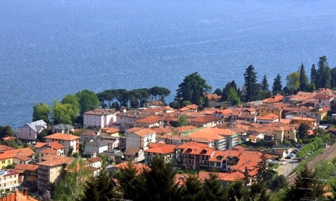 Meina Apartamento | Bright apartment overlooking Lake Maggiore in the center of the village of Meina