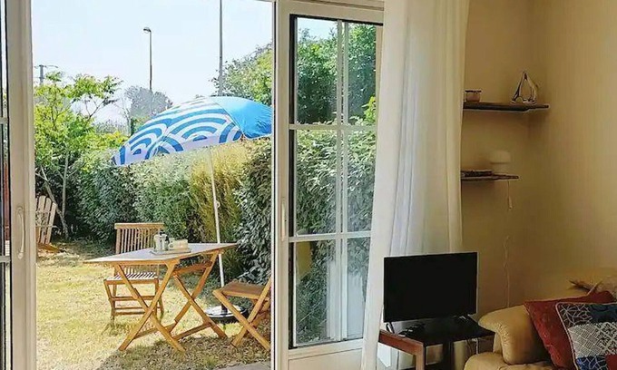 Barfleur Apartamento | Apartamento luminoso con jardín privado y se admiten mascotas en Barfleur