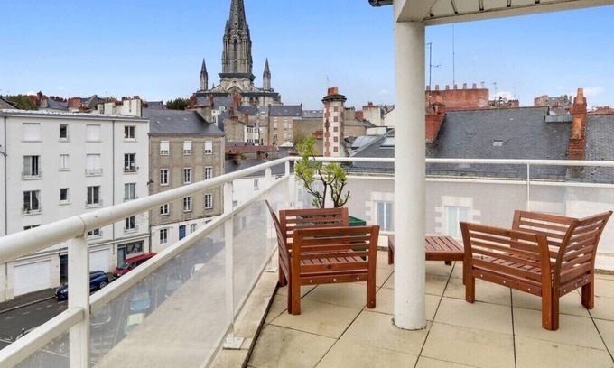 Waldeck-Sully Apartamento | Bright accommodation with large terrace