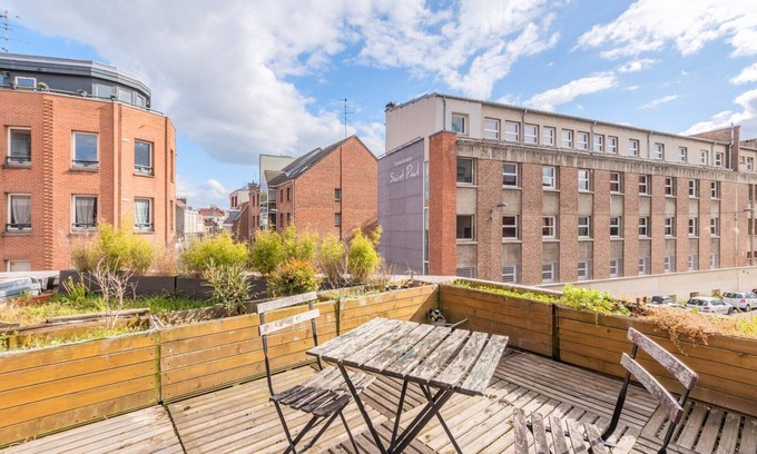 Wazemmes Apartamento | Bright apartment with rooftop and private garage.