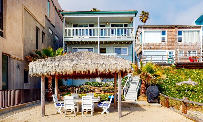 South Oceanside Casa | Bright, attractive family house right on beach w/firepit, free WiFi, private W/D