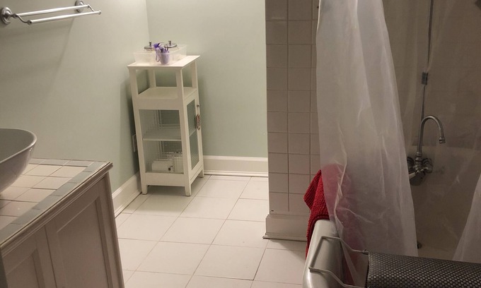 Alberta Arts District Apartamento | Bright basement apartment in Alberta Arts District