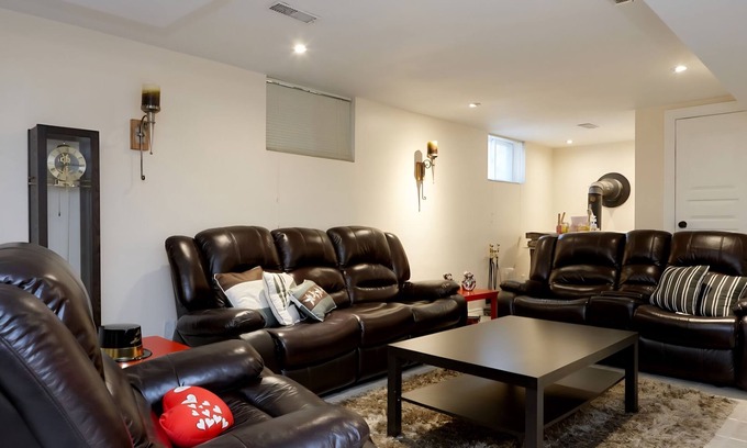 Richmond Hill Casa | Bright Basement Suite | 2BR + Organic King Bed