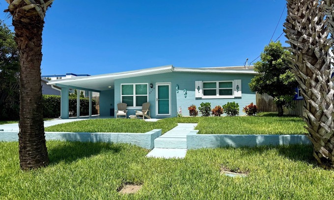 Ocean View Halifax Estates Casa | Bright Beach Bungalow – 1 Block to Dahlia Park Beach Access