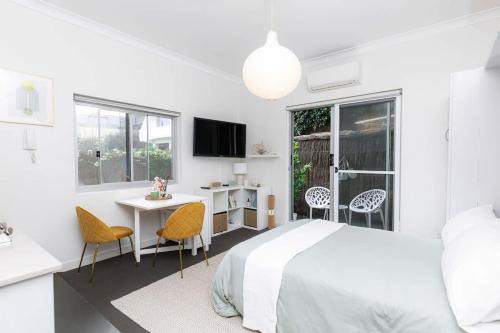 North Bondi Apartamento | Bright Beachfront Studio with Terrace & Aircon