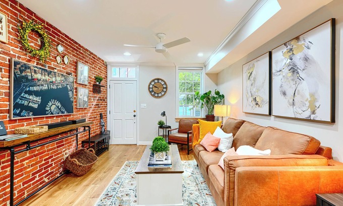 Federal Hill Casa | Bright & Beautiful 4BR Home + Parking, Walk to Harbor & Stadiums