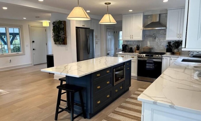Highlands Casa | Bright & Beautiful Single Family in the Highlands!