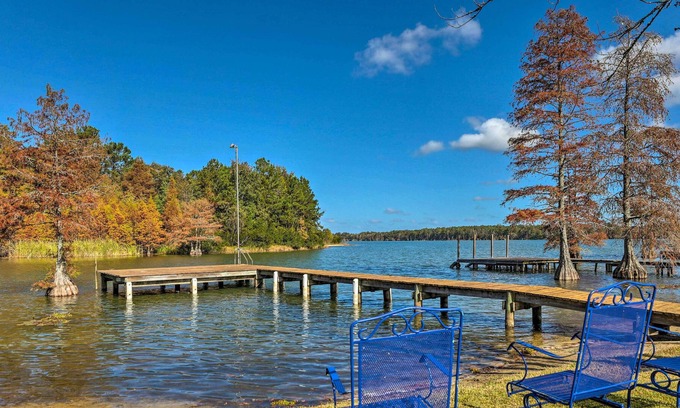 Russellville Casa | Bright Bonneau Getaway on Lake Moultrie!
