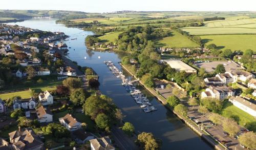 Kingsbridge Casa | Bright Bungalow Near Town & Estuary With Parking