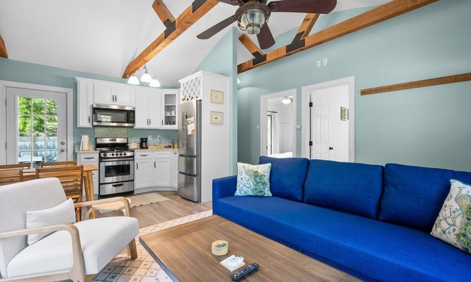 East Sandwich Casa | Bright Cape Cod Cottage, Half Mile to Beach