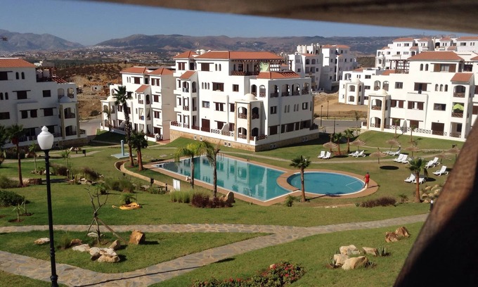 Cabo Negro Apartamento | Luminoso apartamento con encanto -Lilac's Garden, mar, montaña y vistas a la piscina