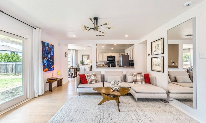 Leander Casa | Bright & Charming Entire House in Peaceful Neighborhood