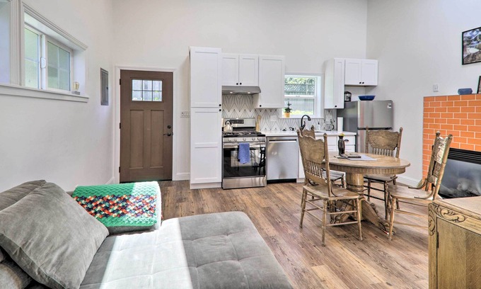 Oakland Cabaña | Bright & Cheerful Bungalow in Heart of Oakland!