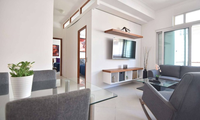 San Anton Apartamento | Bright & Clean 2BR in BEST Colonial Zone Location