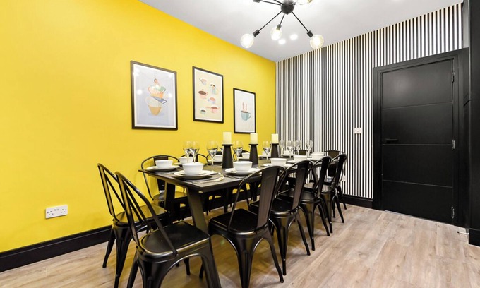 Tottenham Casa | Bright & Colourful House - Best for a Large Groups