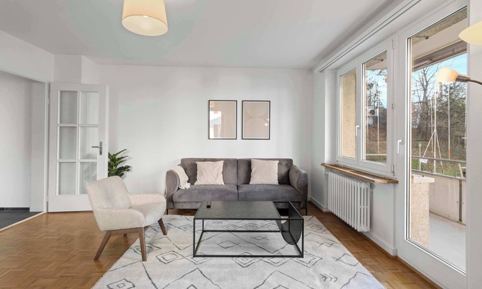 Enge Apartamento | Bright & Comfortable Apartment Near Zug Station