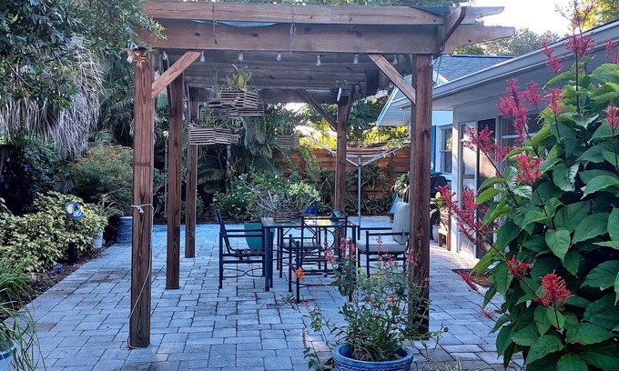 Venice Gardens Casa | Bright/Comfortable/ Fully Equipped Home in Convenient Location Near Beaches