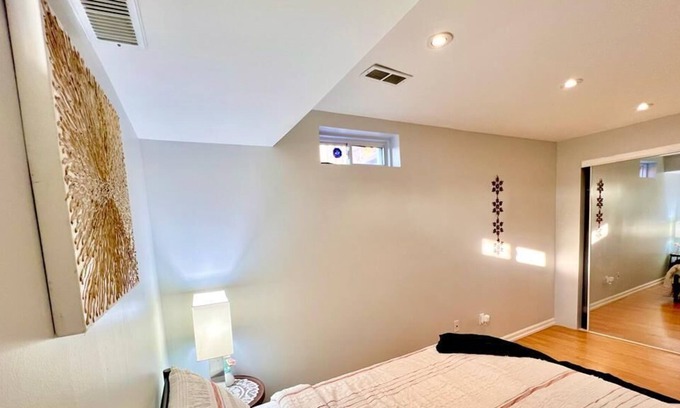 Churchill Meadows Casa | Bright & comfy basement