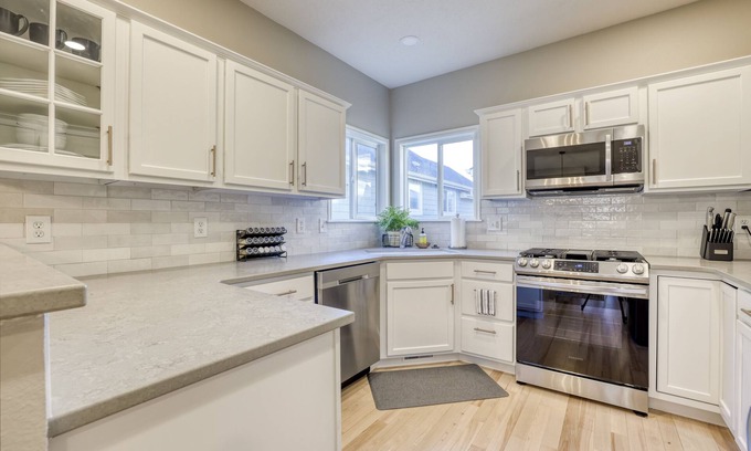 Harris Ranch Casa | Bright, comfy home in Harris Ranch, Boise. Near river, trails, BSU. Book now!