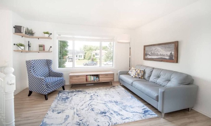 Steinbach Casa | Bright & Convenient b/w 2 Parks