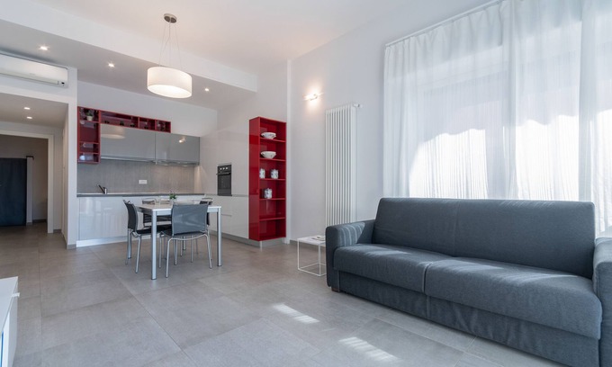 Finale Pia Apartamento | Apartamento de dos habitaciones para 4 personas frente al muelle de Finalpia, vista al mar