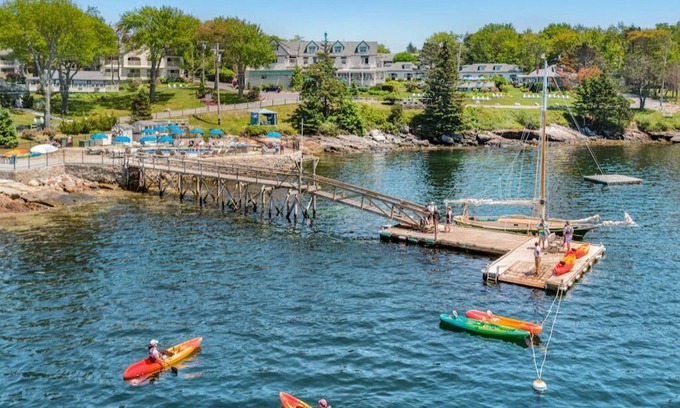 Boothbay Harbor Cabina | Bright Cottage| Porch+Waterfront | No Hidden Fees
