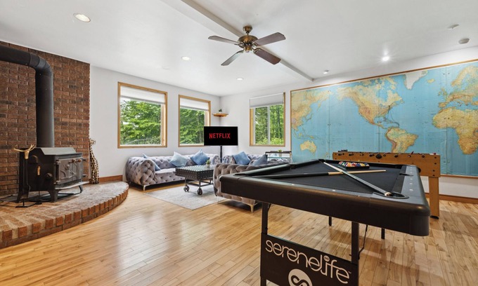 Argenteuil Regional County Municipality Chalet De Esquí | Bright cottage with private in-ground pool (summer) and fireplace, ideal for relaxing.