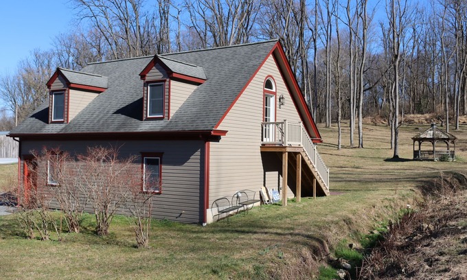 Refton Cabaña | Bright country cottage - 15 minutes from the city!