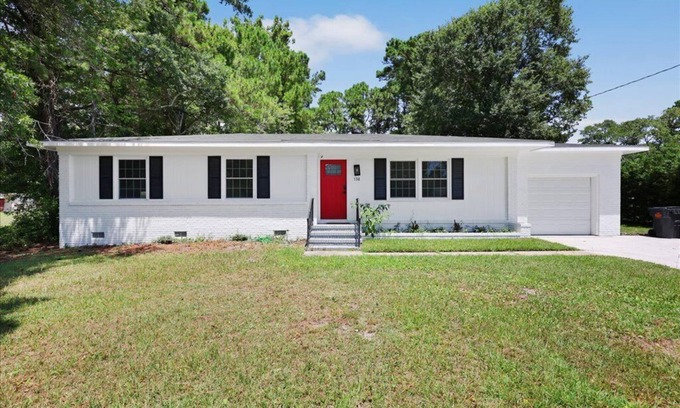 Wilmington Casa | Bright & Cozy 3BR Escape/2 Baths/Sleeps8/Prime Location