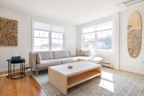 Scarborough Casa | Bright & Cozy 3BR Home by Pine Point Beach