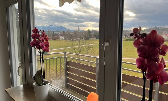 Prien am Chiemsee Apartamento | Bright, cozy apartment with mountain views near the lake and city, pet-friendly