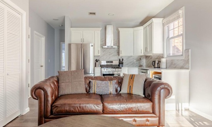 McGinley Square Apartamento | Bright & Cozy Jersey City Retreat
