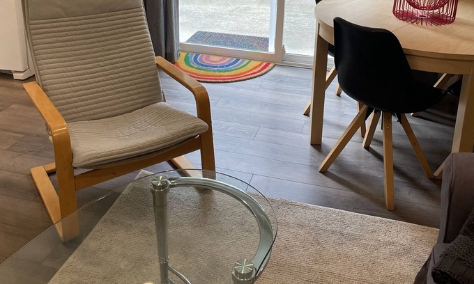 Delta Condominio | Bright, Cozy suite in quiet neighborhood close to amenities (Pet Friendly!)