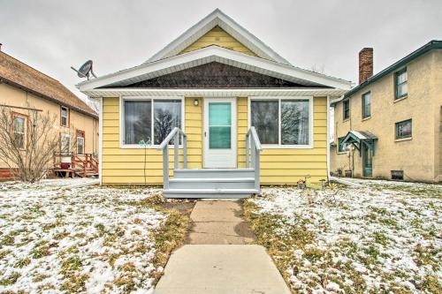 Crosby Casa | Bright Crosby Home - Walk to Main St and Beach!