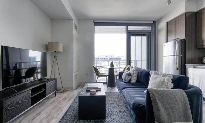 Waller Creek District Apartamento | Bright Downtown 1BR w/ Pool & Business Lounge, near Dining, by Blueground