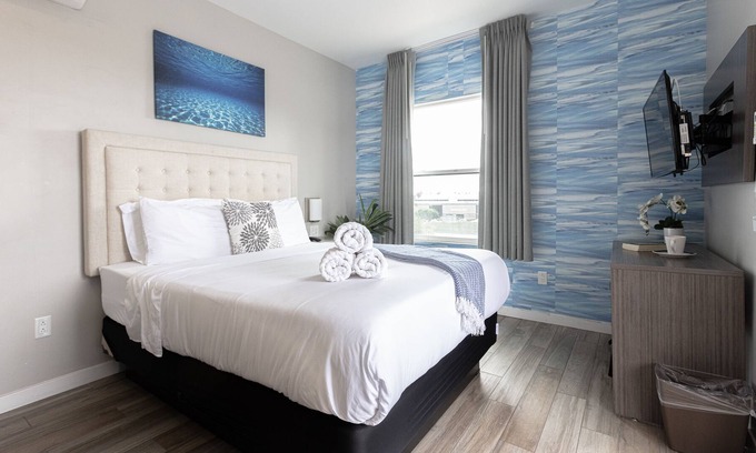 Midway District Casa | Bright Downtown San Diego Apartment w/Wifi + Parking