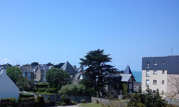 Rotheneuf-Le Pont Apartamento | Luminoso balcón dúplex y pequeña vista al mar, a 100 m de la playa de Val, St Malo Rothéneuf