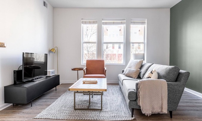 Adams Morgan Apartamento | Bright Dupont Circle 2BR nr. U Street & Adam's Morgan, by Blueground