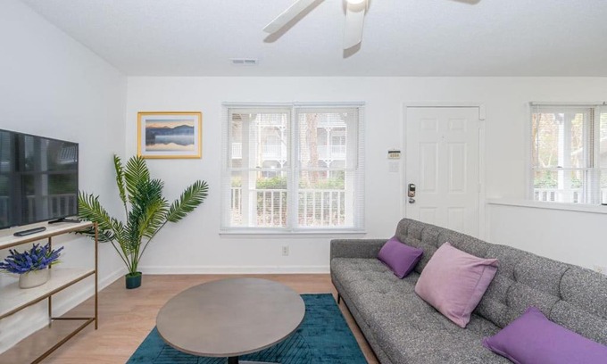 Durham Apartamento | Viagem Durham Bright 1BR with Parking
