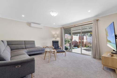 Churchlands Casa | Bright Family Stay with Outdoor Space