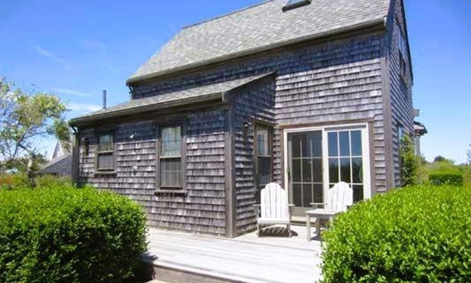 Madaket Casa | Bright freshly decorated 2-bedroom house on an acre