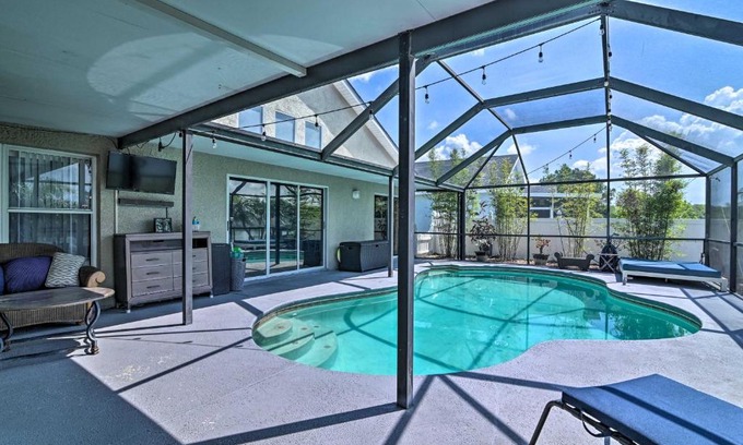 Lakeview Village Casa | Bright Getaway with Ski Lake, 11 Miles to Dtwn Tampa