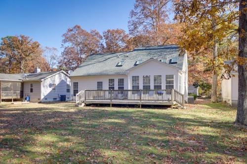 Captain's Cove Casa | Bright Greenbackville Vacation Home with Game Room