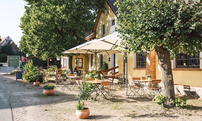 Muritz Casa | Bright guest apartment in the center of the village with a huge garden not far from the Havel spring