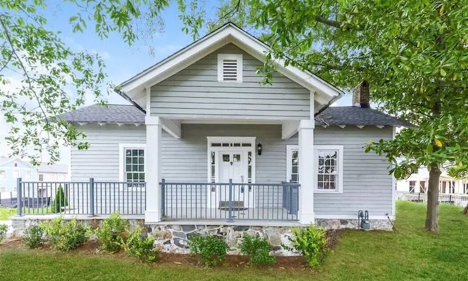 Roswell Casa | Bright historic home w/ yard & central to explore