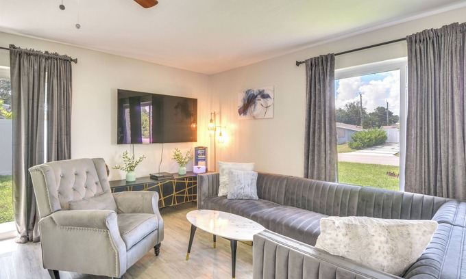 West Hollywood Casa | Bright Hollywood Vacation Rental, Close to Beaches!
